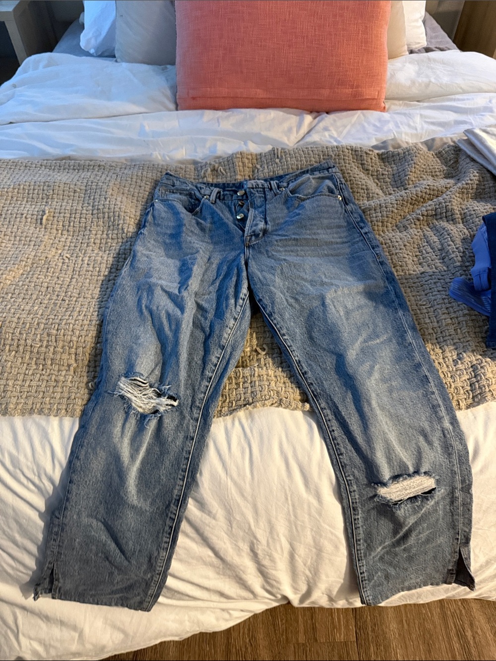 Good American Distressed Light Blue Jeans